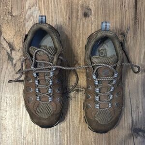 Brown Sneakers with Durable Rubber Sole and Comfortable Fit